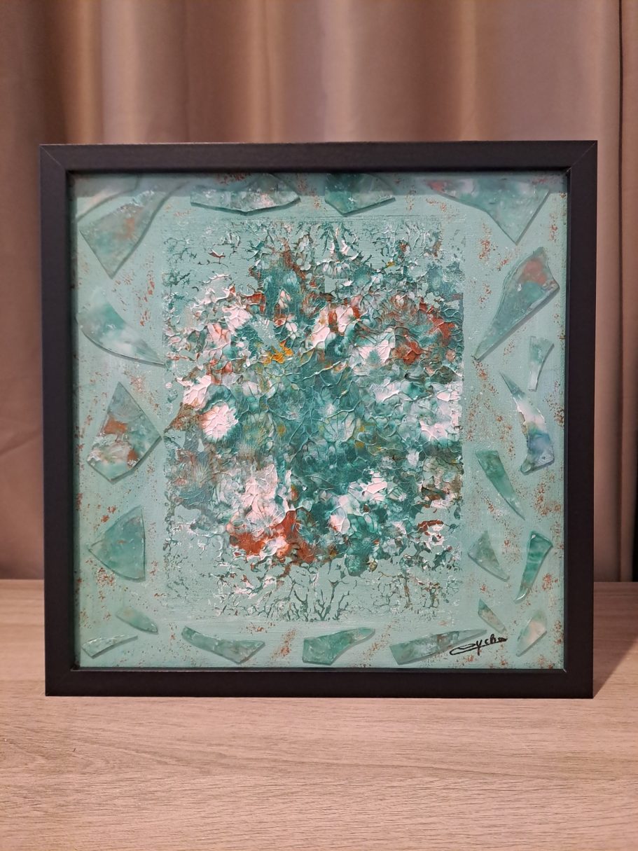 "Éclats de silence" Peinture abstraite aux teintes vertes et blanches, avec des touches d'orange et de rouge.