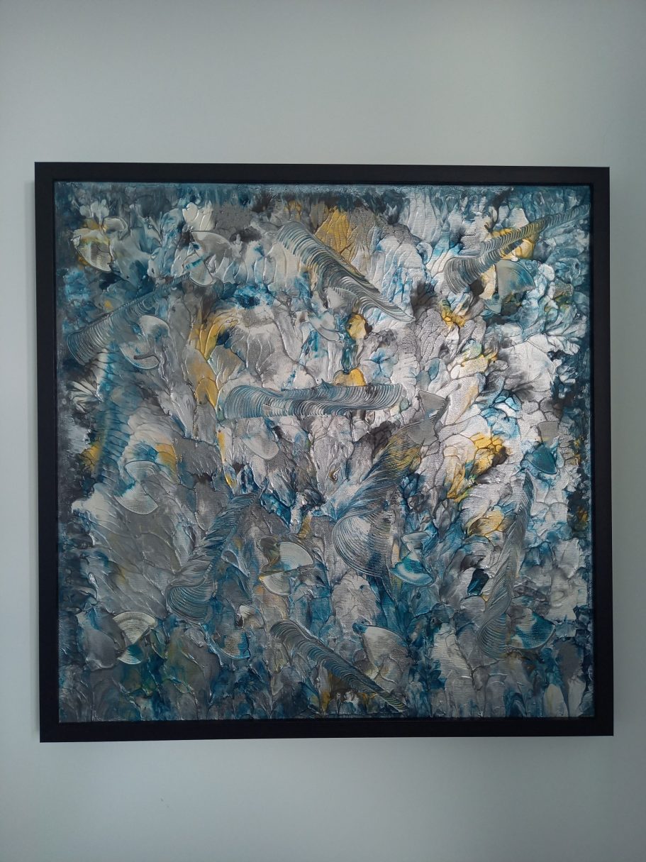 "Clarté abyssale" RÉSERVÉ Abstraction colorée avec des nuances de bleu, gris et touches de jaune.