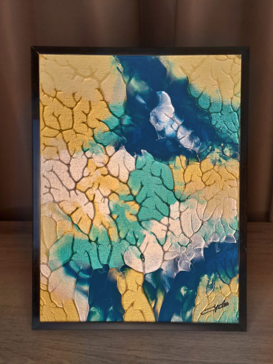 "Lagune solaire V2" Abstrait coloré avec des taches bleues, jaunes et vertes sur un fond clair.