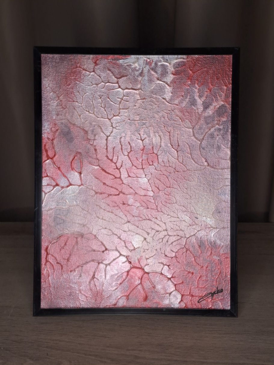 "Pulsation V2" Texturé abstrait dans des nuances de rose et argent, avec des craquelures visibles.